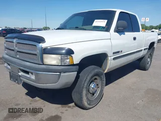 1998 Dodge 2500 z VIN 1B7KF23ZXWJ229754, wystawiony jako IAAI lot #42322524 z przebiegiem 203 937 mil mil oraz . Historia ofert i sprzedaży dostępna na DreamBid. Obrazek 2.