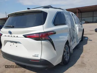 2021 Toyota Sienna XLE z VIN 5TDYRKEC6MS055675, wystawiony jako IAAI lot #42044563 z przebiegiem 7 470 mil mil oraz . Historia ofert i sprzedaży dostępna na DreamBid. Obrazek 4.