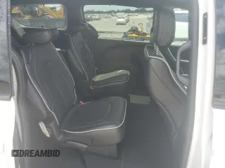 2025 Chrysler Pacifica Limited with VIN 2C4RC1GG1SR539601, listed as a Copart auction lot 60714795 with 9,796 mi miles and Clean title. Bid and sale history available at DreamBid. Image 11.