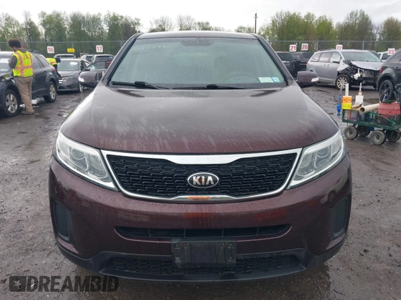 2015 Kia Sorento LX with VIN 5XYKTCA61FG643402, listed as a IAAI auction lot 42178930 with 108,818 mi miles. Bid and sale history available at carsss.com. Image 12.