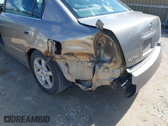 2005 Nissan Altima 2.5 S with VIN 1N4AL11D65C362235, listed as a IAAI auction lot 41865559 with 117,144 mi miles. Bid and sale history available at carsss.com. Image 6.