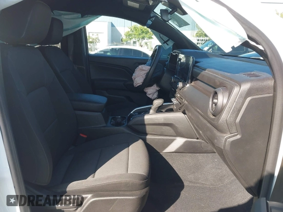 2024 Chevrolet Colorado 4WD Trail Boss z VIN 1GCPTEEK5R1117187, wystawiony jako IAAI lot #42355825 z przebiegiem 10 837 mil mil oraz . Historia ofert i sprzedaży dostępna na DreamBid. Obrazek 5.