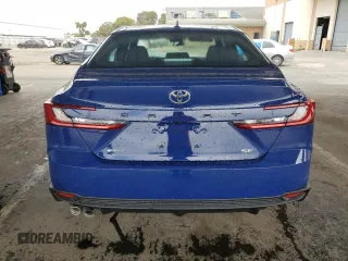 2025 Toyota Camry LE z VIN 4T1DAACK9SU164954, wystawiony jako Copart lot #60821285 z przebiegiem 9 924 mil mil oraz Szkoda całkowita • Salvage title. Historia ofert i sprzedaży dostępna na DreamBid. Obrazek 6.