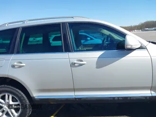 2008 Volkswagen Touareg V6 with VIN WVGBE77L88D003117, listed as a IAAI auction lot 42049007 with 156,940 mi miles and . Bid and sale history available at DreamBid. Image 14.
