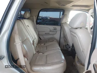 2007 Cadillac Escalade z VIN 1GYEC63897R329524, wystawiony jako IAAI lot #42360946 z przebiegiem 258 041 mil mil oraz . Historia ofert i sprzedaży dostępna na DreamBid. Obrazek 8.