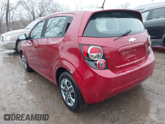 2013 Chevrolet Sonic LS z VIN 1G1JA6SH4D4244183, wystawiony jako IAAI lot #41467466 z przebiegiem 75 315 mil mil oraz . Historia ofert i sprzedaży dostępna na DreamBid. Obrazek 6.