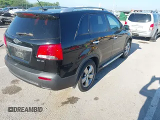 2013 Kia Sorento EX with VIN 5XYKU4A27DG326480, listed as a IAAI auction lot 42207960 with 165,377 mi miles and . Bid and sale history available at carsss.com. Image 4.