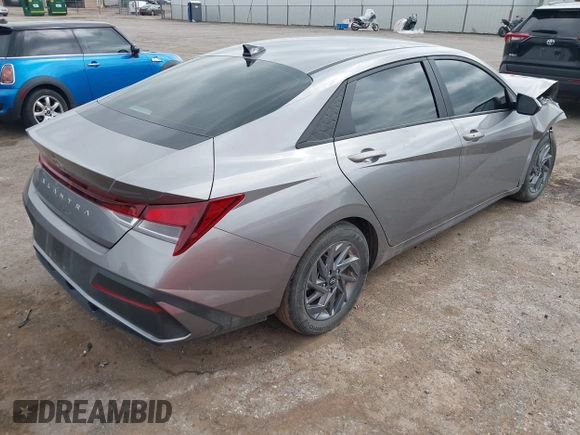2024 Hyundai Elantra SEL z VIN KMHLM4DG2RU642396, wystawiony jako IAAI lot #42126260 z przebiegiem 15 225 mil mil oraz . Historia ofert i sprzedaży dostępna na DreamBid. Obrazek 4.