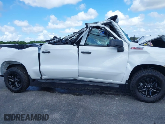 2024 Chevrolet Silverado 1500 Custom Trail Boss with VIN 3GCUDCED6RG354939, listed as a IAAI auction lot 40639035 with 42 mi miles. Bid and sale history available at carsss.com. Image 13.