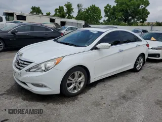 2013 Hyundai Sonata SE z VIN 5NPEC4AC9DH560203, wystawiony jako Copart lot #58663985 z przebiegiem 229 796 mil mil oraz Szkoda całkowita • Salvage title. Historia ofert i sprzedaży dostępna na DreamBid. Obrazek 1.