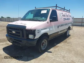 2014 Ford Econoline Cargo Commercial z VIN 1FTNE2EL2EDA81251, wystawiony jako IAAI lot #42326135 z przebiegiem 158 932 mil mil oraz . Historia ofert i sprzedaży dostępna na DreamBid. Obrazek 18.