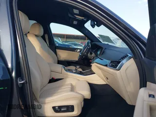2020 BMW X5 xDrive40i с VIN 5UXCR6C05LLL66698, выставлен на аукционе IAAI как лот 42210172 с пробегом 42 283 миль миль и . История ставок и продаж доступна на DreamBid. Изображение 5.