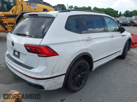 2022 Volkswagen Tiguan SE R-Line Black z VIN 3VVCB7AX3NM009759, wystawiony jako IAAI lot #39075158 z przebiegiem 51 572 mil mil oraz . Historia ofert i sprzedaży dostępna na DreamBid. Obrazek 4.
