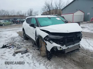 2021 Chevrolet Blazer LT z VIN 3GNKBHR47MS562751, wystawiony jako IAAI lot #41539380 z przebiegiem 64 815 mil mil oraz . Historia ofert i sprzedaży dostępna na DreamBid. Obrazek 1.