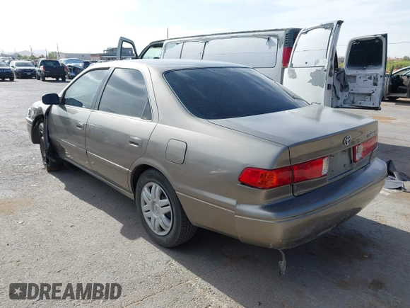 2001 Toyota Camry CE z VIN 4T1BG22K31U069513, wystawiony jako IAAI lot #42243673 z przebiegiem 137 241 mil mil oraz . Historia ofert i sprzedaży dostępna na DreamBid. Obrazek 3.