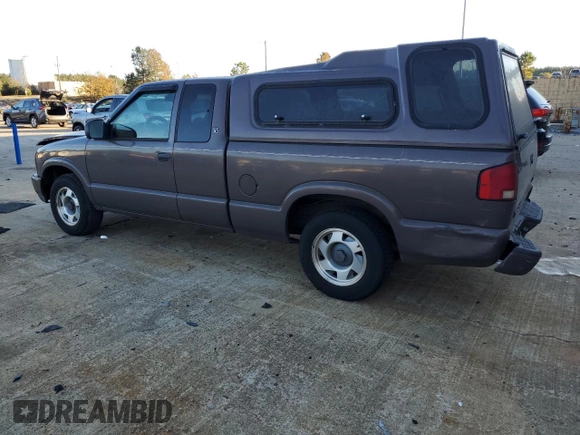 2000 GMC Sonoma SLS w/1SF Pkg with VIN 1GTCS1955Y8226155, listed as a Copart auction lot 83220424 with 87,604 mi miles and Salvage Title. Bid and sale history available at carsss.com. Image 2.
