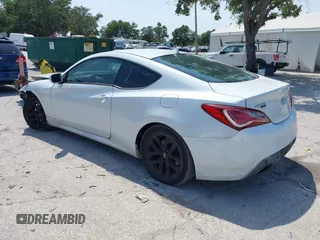 2013 Hyundai Genesis Coupe Premium z VIN KMHHT6KD2DU109390, wystawiony jako IAAI lot #42243520 z przebiegiem 290 277 mil mil oraz . Historia ofert i sprzedaży dostępna na DreamBid. Obrazek 3.