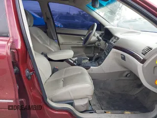 2002 Volvo S80 with VIN YV1TS91D421273852, listed as a IAAI auction lot 42111058 with 1 mi miles. Bid and sale history available at carsss.com. Image 5.
