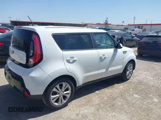 2016 Kia Soul + z VIN KNDJP3A56G7275580, wystawiony jako IAAI lot #41840328 z przebiegiem 94 859 mil mil oraz . Historia ofert i sprzedaży dostępna na DreamBid. Obrazek 4.