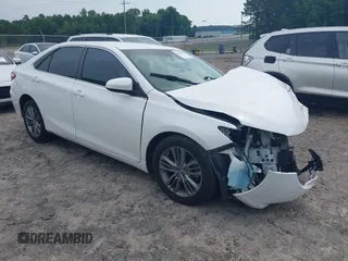 2015 Toyota Camry XLE z VIN 4T1BF1FK1FU908573, wystawiony jako IAAI lot #42285002 z przebiegiem Nie podano mil oraz . Historia ofert i sprzedaży dostępna na DreamBid. Obrazek 1.