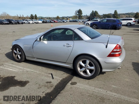 2002 Mercedes-Benz SLK 320 z VIN WDBKK65F22F253077, wystawiony jako Copart lot #50562985 z przebiegiem 152 195 mil mil oraz Szkoda całkowita • Salvage title. Historia ofert i sprzedaży dostępna na DreamBid. Obrazek 2.