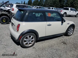 2006 MINI Cooper Hardtop S with VIN WMWRE33526TJ48561, listed as a Copart auction lot 53217245 with 154,128 mi miles and Clean Title. Bid and sale history available at carsss.com. Image 3.