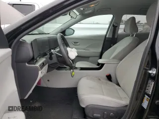 2024 Hyundai Kona SEL z VIN KM8HBCAB9RU159499, wystawiony jako Copart lot #60731815 z przebiegiem 26 835 mil mil oraz Szkoda całkowita • Salvage title. Historia ofert i sprzedaży dostępna na DreamBid. Obrazek 7.