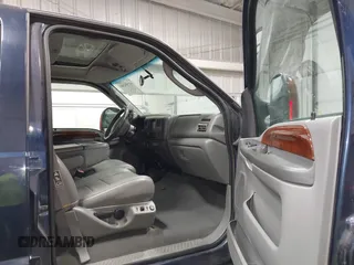 2003 Ford F-350 XL z VIN 1FTSW31P23EC99227, wystawiony jako IAAI lot #41949240 z przebiegiem 157 357 mil mil oraz . Historia ofert i sprzedaży dostępna na DreamBid. Obrazek 5.