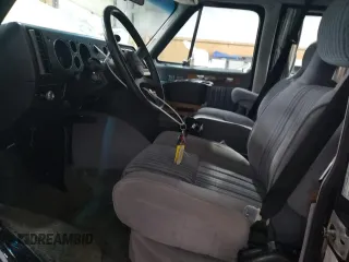 1988 Chevrolet Chevy Van z VIN 2GBEG25K2J4137750, wystawiony jako Copart lot #89310475 z przebiegiem 26 823 mil mil oraz Szkoda całkowita • Salvage title. Historia ofert i sprzedaży dostępna na DreamBid. Obrazek 7.
