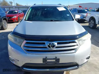2011 Toyota Highlander Limited with VIN 5TDYK3EH0BS035151, listed as a IAAI auction lot 41281405 with 104,582 mi miles. Bid and sale history available at carsss.com. Image 12.
