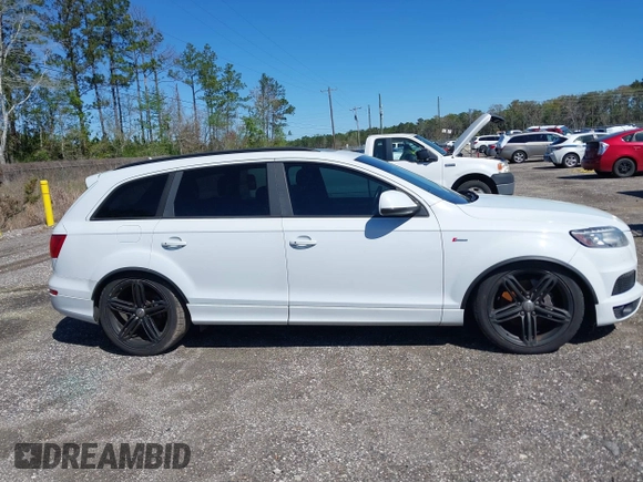 2014 Audi Q7 3.0T S line Prestige with VIN WA1DGAFE4ED008263, listed as a IAAI auction lot 41736972 with 135,080 mi miles. Bid and sale history available at carsss.com. Image 13.