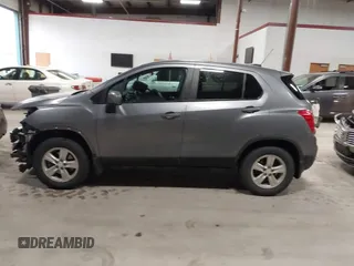 2020 Chevrolet Trax LS z VIN 3GNCJNSB8LL183510, wystawiony jako IAAI lot #42198485 z przebiegiem 115 502 mil mil oraz . Historia ofert i sprzedaży dostępna na DreamBid. Obrazek 15.
