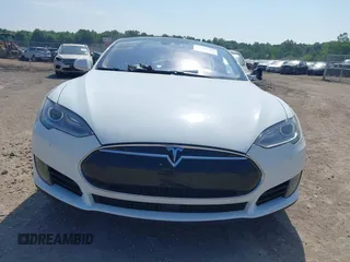 2016 Tesla Model S 70 z VIN 5YJSA1E13GF129925, wystawiony jako IAAI lot #42568012 z przebiegiem 109 195 mil mil oraz . Historia ofert i sprzedaży dostępna na DreamBid. Obrazek 11.