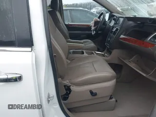 2016 Chrysler Town & Country Limited Platinum with VIN 2C4RC1GG7GR128503, listed as a IAAI auction lot 41551051 with 52,091 mi miles. Bid and sale history available at carsss.com. Image 5.