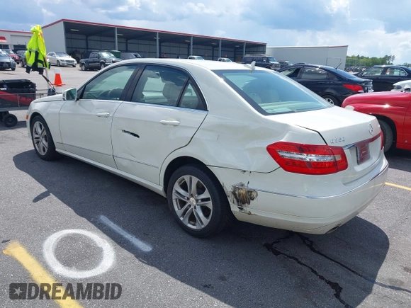2011 Mercedes-Benz E-Class E 350 Luxury with VIN WDDHF8HB0BA422696, listed as a IAAI auction lot 42006732 with 147,653 mi miles. Bid and sale history available at carsss.com. Image 3.