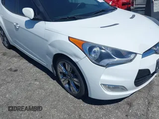 2015 Hyundai Veloster z VIN KMHTC6AD5FU231224, wystawiony jako IAAI lot #41944186 z przebiegiem 103 124 mil mil oraz . Historia ofert i sprzedaży dostępna na DreamBid. Obrazek 6.