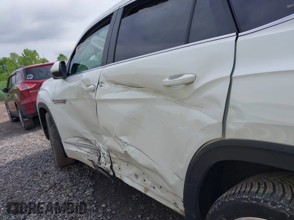 2021 Volkswagen Atlas SEL z VIN 1V2SE2CA7MC214805, wystawiony jako IAAI lot #42374591 z przebiegiem 61 775 mil mil oraz . Historia ofert i sprzedaży dostępna na DreamBid. Obrazek 6.