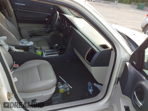 2005 Dodge Magnum RT z VIN 2D4GV58265H646507, wystawiony jako IAAI lot #42424873 z przebiegiem Nie podano mil oraz . Historia ofert i sprzedaży dostępna na DreamBid. Obrazek 5.
