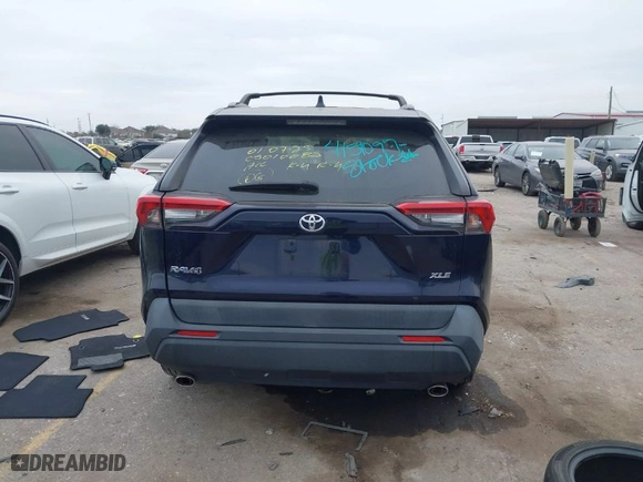 2019 Toyota RAV4 XLE with VIN 2T3W1RFV4KC021738, listed as a IAAI auction lot 41540970 with NaN miles. Bid and sale history available at carsss.com. Image 17.