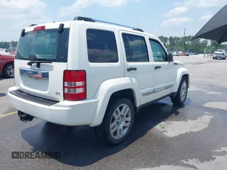 2008 Jeep Liberty Limited z VIN 1J8GN58KX8W193424, wystawiony jako IAAI lot #42398191 z przebiegiem 211 549 mil mil oraz . Historia ofert i sprzedaży dostępna na DreamBid. Obrazek 4.