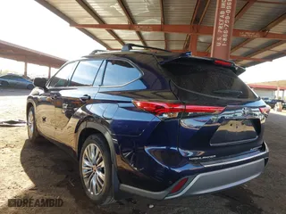 2022 Toyota Highlander Platinum with VIN 5TDFZRBH4NS234864, listed as a IAAI auction lot 41720207 with 23,460 mi miles. Bid and sale history available at carsss.com. Image 3.