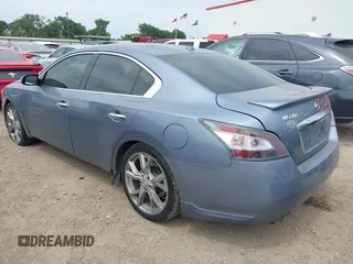 2012 Nissan Maxima SV z VIN 1N4AA5AP4CC823971, wystawiony jako IAAI lot #42021411 z przebiegiem 128 118 mil mil oraz . Historia ofert i sprzedaży dostępna na DreamBid. Obrazek 3.