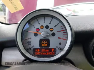 2009 MINI Hardtop z VIN WMWMF33599TW72771, wystawiony jako IAAI lot #42225326 z przebiegiem 94 014 mil mil oraz . Historia ofert i sprzedaży dostępna na DreamBid. Obrazek 7.