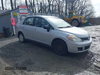 2008 Nissan Versa 1.8 S with VIN 3N1BC11E78L371643, listed as a IAAI auction lot 41698980 with 82,127 mi miles. Bid and sale history available at carsss.com. Image 1.