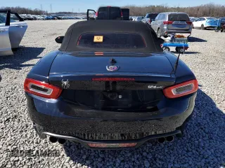 2018 FIAT 124 Spider Classica z VIN JC1NFAEK0J0136678, wystawiony jako Copart lot #47318535 z przebiegiem 57 326 mil mil oraz Szkody całkowita. Historia ofert i sprzedaży dostępna na DreamBid. Obrazek 6.
