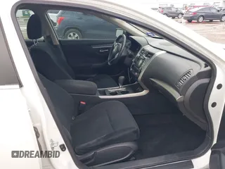 2015 Nissan Altima SV z VIN 1N4AL3AP5FC175043, wystawiony jako IAAI lot #41945330 z przebiegiem 181 037 mil mil oraz . Historia ofert i sprzedaży dostępna na DreamBid. Obrazek 5.