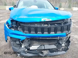 2018 Jeep Compass Altitude with VIN 3C4NJDBBXJT453197, listed as a IAAI auction lot 41955264 with 44,014 mi miles and . Bid and sale history available at carsss.com. Image 6.