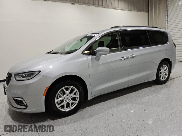 2022 Chrysler Pacifica Touring L z VIN 2C4RC1BG0NR167373, wystawiony jako Copart lot #56071675 z przebiegiem 60 107 mil mil oraz Czysty tytuł • Clean title. Historia ofert i sprzedaży dostępna na DreamBid. Obrazek 1.