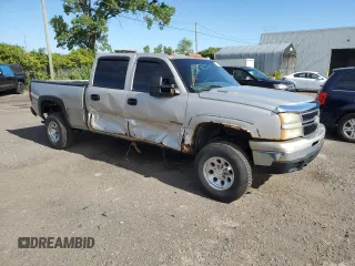 2006 Chevrolet Silverado 1500HD LT2 z VIN 1GCGK13U16F169687, wystawiony jako Copart lot #67961624 z przebiegiem Nie podano mil oraz Szkoda całkowita • Salvage title. Historia ofert i sprzedaży dostępna na DreamBid. Obrazek 4.