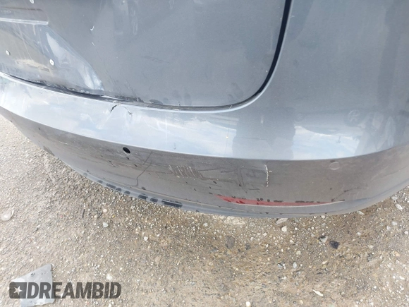 2018 Tesla Model 3 Long Range Battery z VIN 5YJ3E1EA2JF011588, wystawiony jako IAAI lot #42304226 z przebiegiem 56 819 mil mil oraz . Historia ofert i sprzedaży dostępna na DreamBid. Obrazek 6.